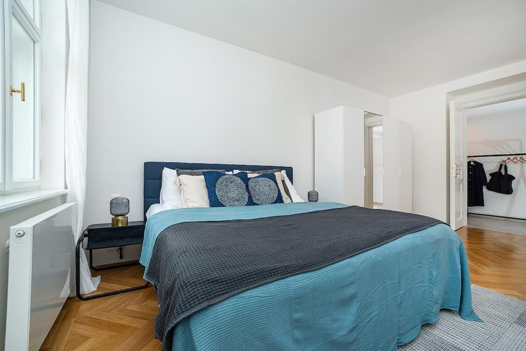 Bright And Spacious Appt Apartment Prague