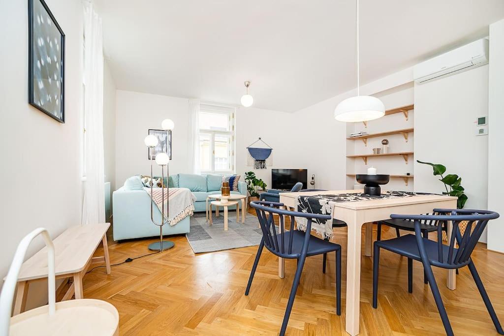 Apartment Bright And Spacious Appt