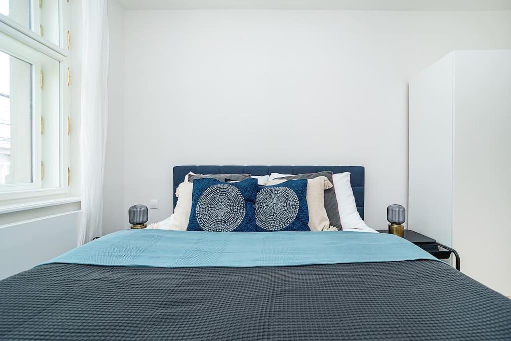 Bright And Spacious Appt