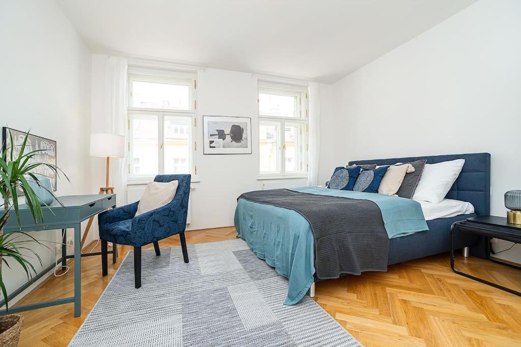 Bright And Spacious Appt * Prague