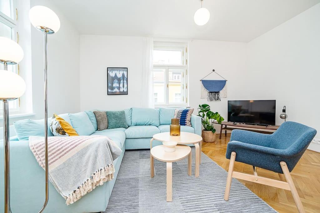 Bright And Spacious Appt Apartment