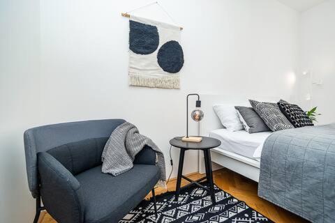 Apartment Bright And Spacious Appt